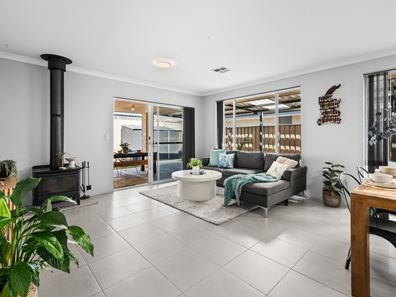 8 Majorelle Way, Karnup WA 6176