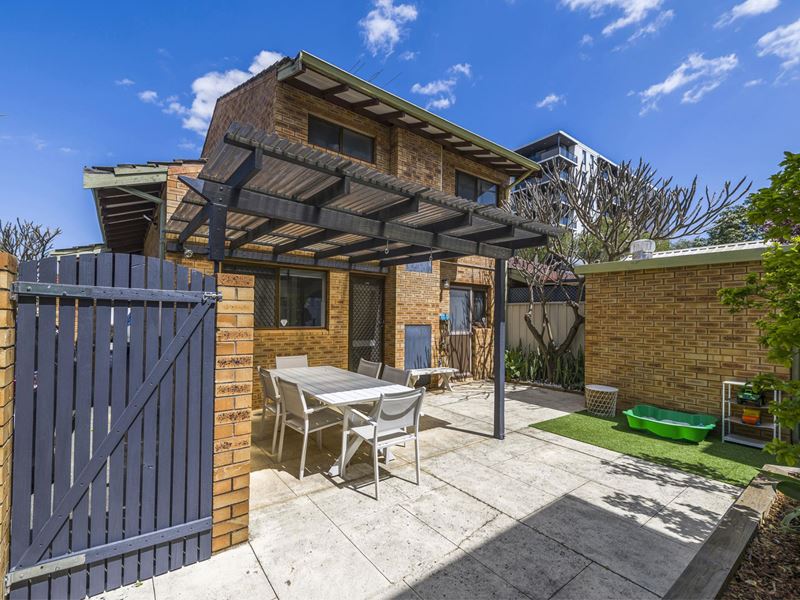 2/90 Robert Street, Como WA 6152