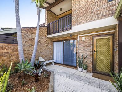 2/90 Robert Street, Como WA 6152