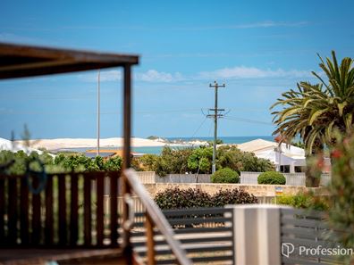 6 Onedin Court, Wandina WA 6530