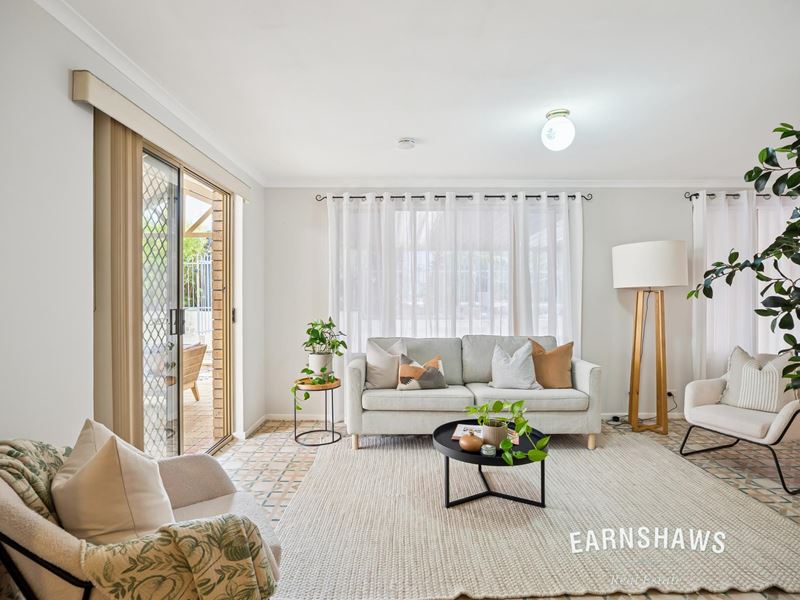 35 Tamarine Way, Swan View WA 6056