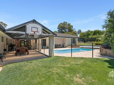 33 Shield Road, Lesmurdie WA 6076