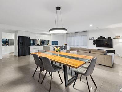 17 Broadmeadows Drive, Bushmead WA 6055