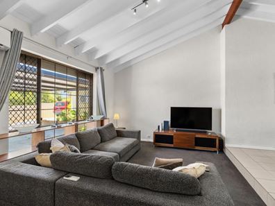 8A Christina Court, Craigie WA 6025