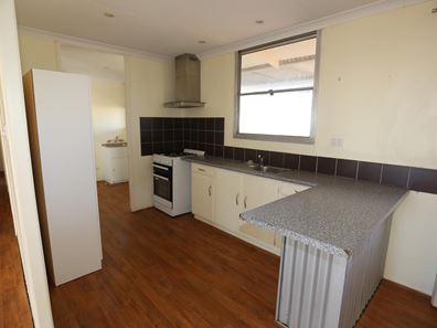 13 Grevillea Cres, Kambalda West WA 6442