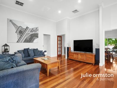 11 Montash Retreat, Woodvale WA 6026
