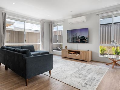 39 Ainsworth Crescent, Mandogalup WA 6167