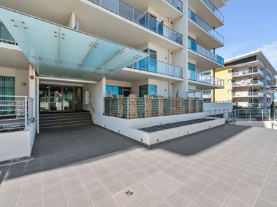 110/21 Malata Crescent, Success WA 6164