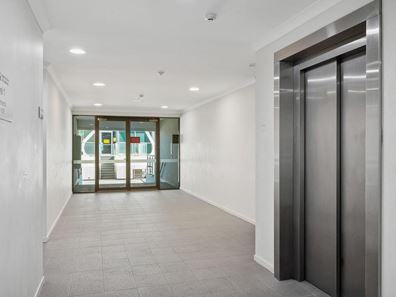 110/21 Malata Crescent, Success WA 6164