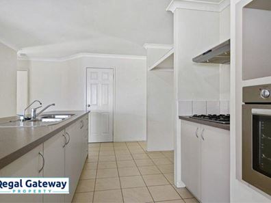 4 Gandossi Court, Success WA 6164