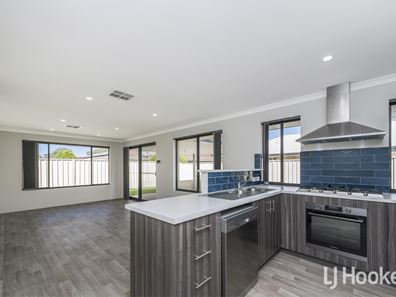 45 Hemingway Drive, Camillo WA 6111