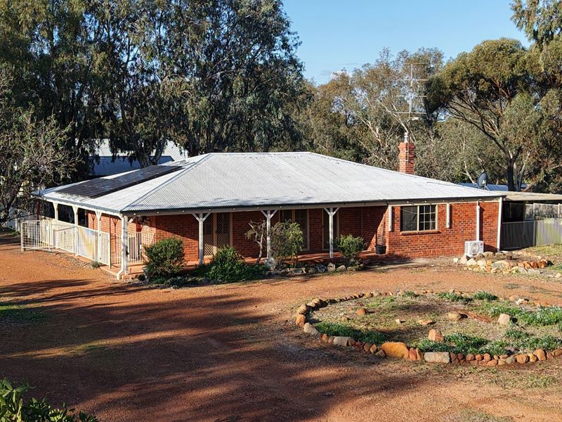 8 Ninth Road, York WA 6302
