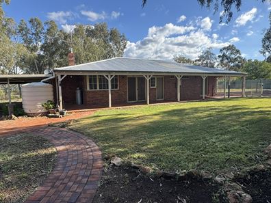 8 Ninth Road, York WA 6302