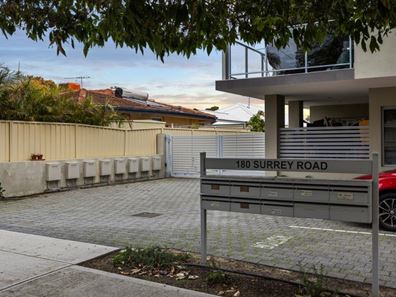 8/180 Surrey Road, Rivervale WA 6103