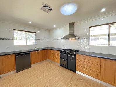 21 Akebia Way, Forrestfield WA 6058