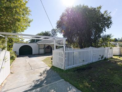 9 Pengilly Road, Orelia WA 6167
