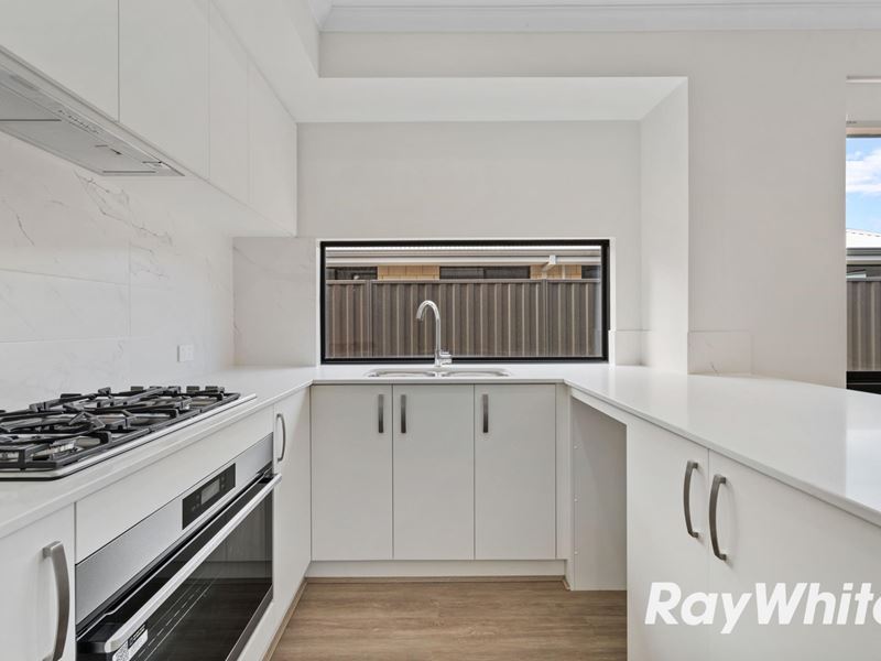 12 Washburn Way, Lakelands WA 6180