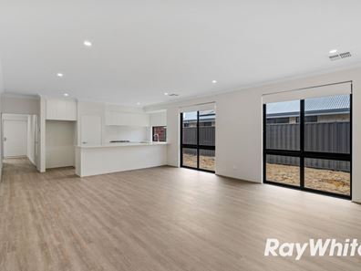12 Washburn Way, Lakelands WA 6180