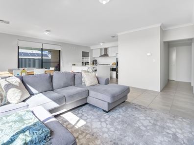 21 Learmonth Rd, Bushmead WA 6055
