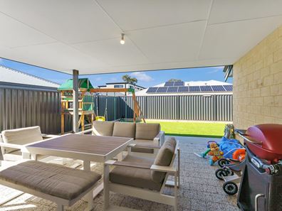 21 Learmonth Rd, Bushmead WA 6055