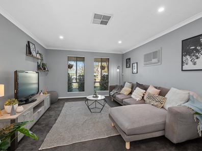 10 Satin Way, Innaloo WA 6018