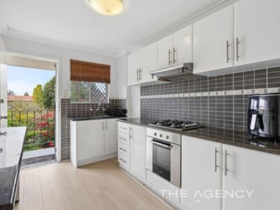 33C/305 Harborne Street, Glendalough WA 6016