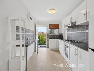 33C/305 Harborne Street, Glendalough WA 6016