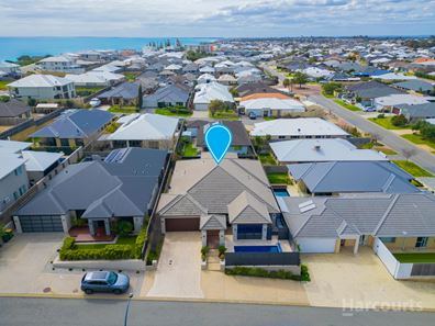 4 Seeana Pass, Halls Head WA 6210
