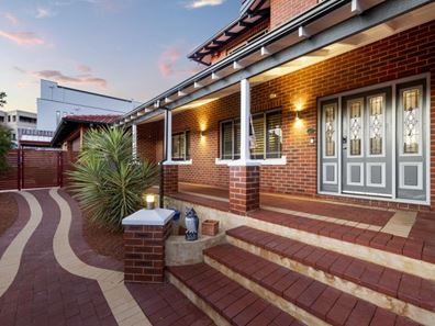 2 Hermite Rise, Sorrento WA 6020