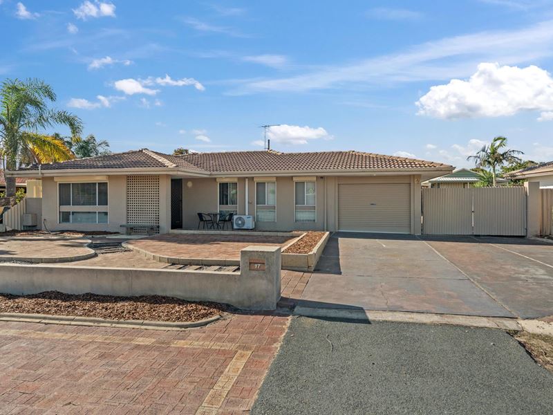 17 Nanovich Avenue, Girrawheen WA 6064