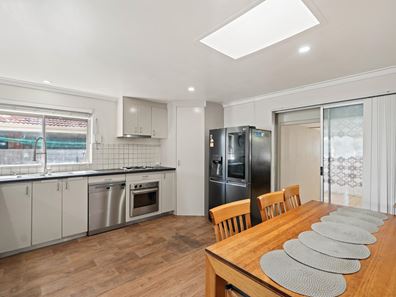 17 Nanovich Avenue, Girrawheen WA 6064