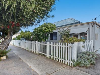 90 Francis Street, Beachlands WA 6530