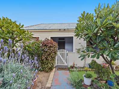 90 Francis Street, Beachlands WA 6530