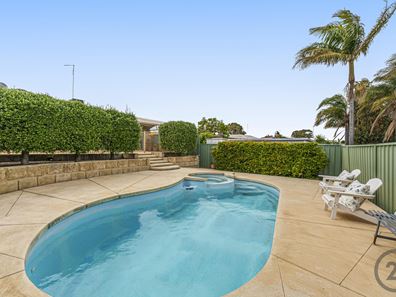 15 Peelwood Parade, Halls Head WA 6210