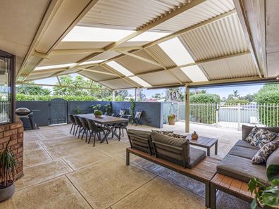 15 Peelwood Parade, Halls Head WA 6210