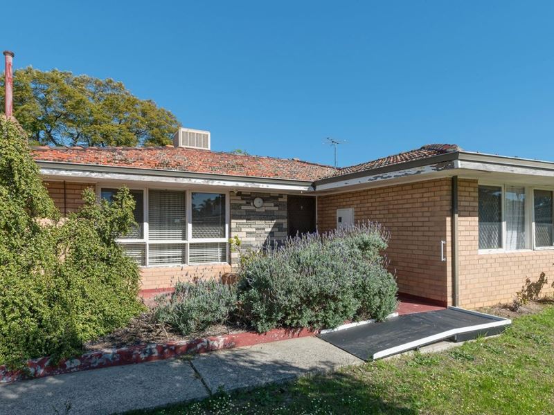 206 Fisher Street, Cloverdale WA 6105