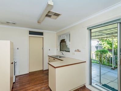 206 Fisher Street, Cloverdale WA 6105