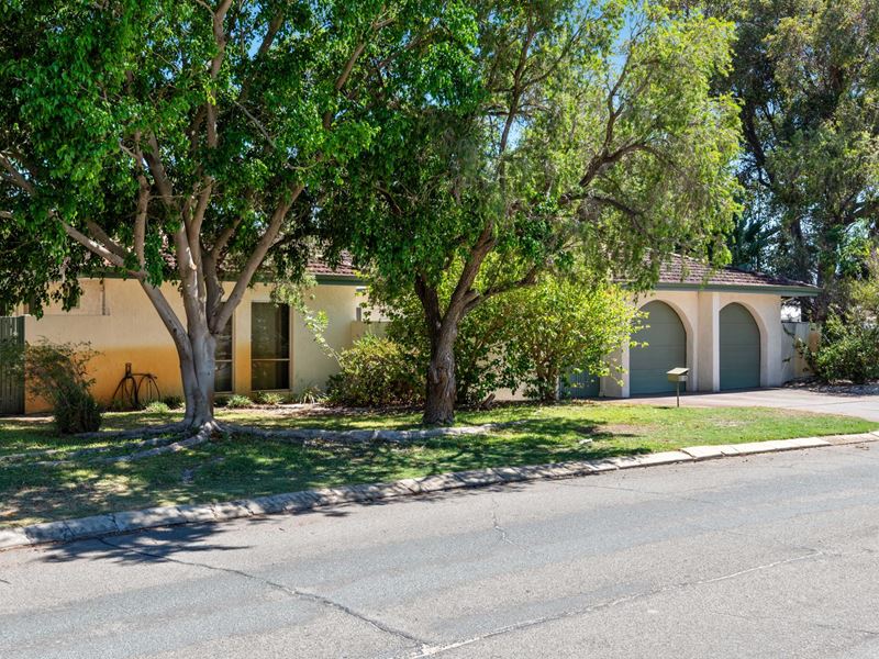 3 Regency Drive, Thornlie WA 6108