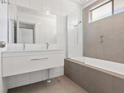 3 Regency Drive, Thornlie WA 6108