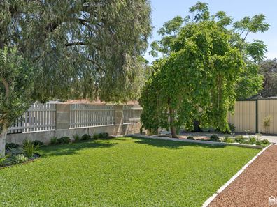 4 Drayton Court, Kelmscott WA 6111