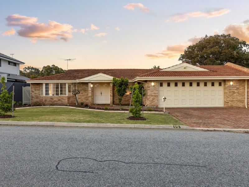 15 Holmesfield Crescent, Carine WA 6020