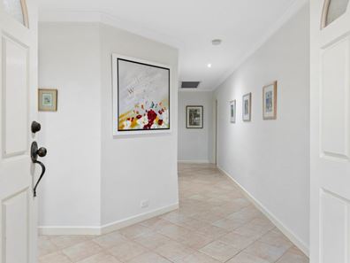 15 Holmesfield Crescent, Carine WA 6020