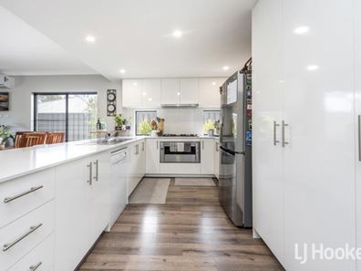 4 Tooma Close, Lakelands WA 6180