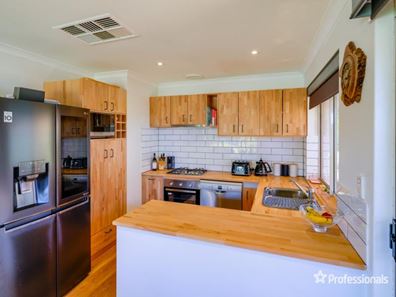 127 Kingfisher Avenue, Ballajura WA 6066