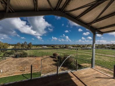 557 David Road, White Peak WA 6532