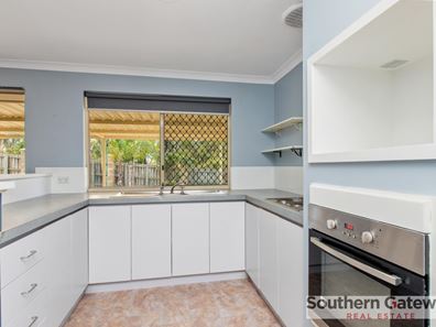 38 Judges Gardens, Leda WA 6170