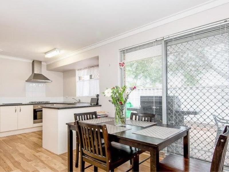 11/6 Pinewood Avenue, Kardinya