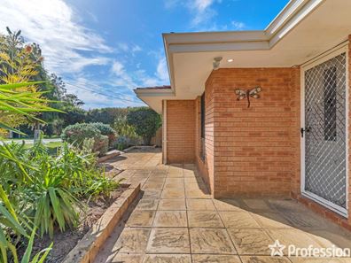 15 Studzor Street, Warnbro WA 6169