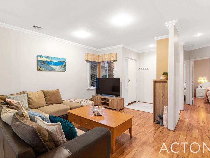 2/240 Lawrence Street, Bedford