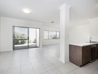 4/75 Baler Court, Hammond Park WA 6164